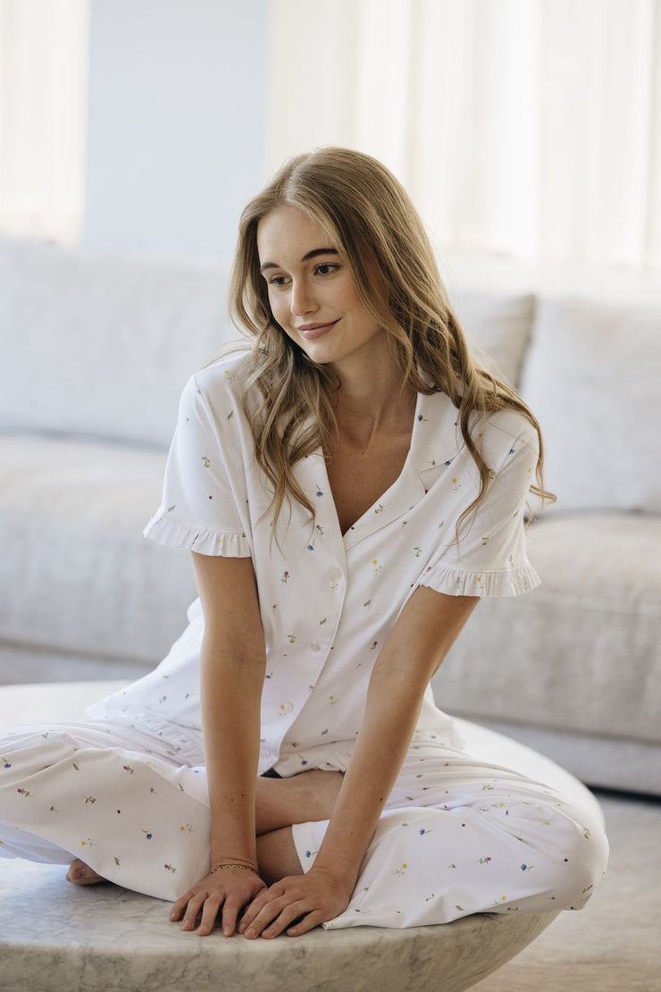 SHORT-SLEEVE RUFFLE BLOSSOM