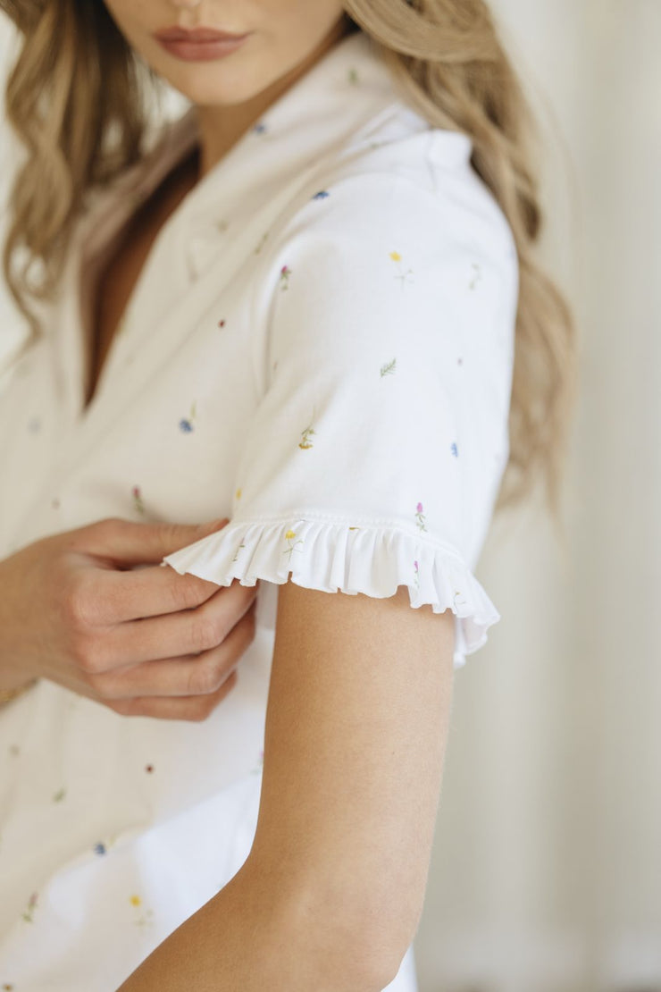 SHORT-SLEEVE RUFFLE BLOSSOM